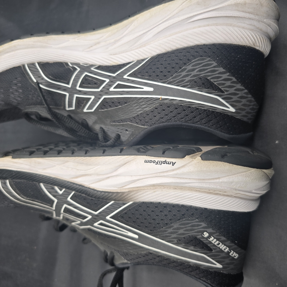 ASICS Black Running Shoes‎ - Picture 3 of 8